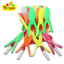 China Cheap Plastic Scissors Toy with Candy